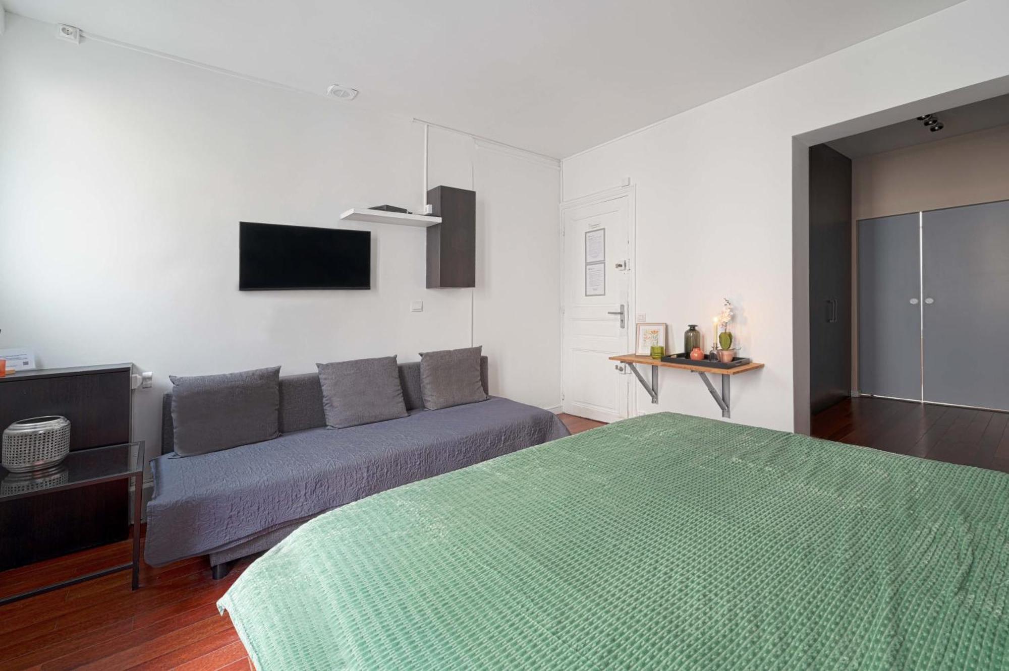 Large Modern Studio Close To The Eiffel Tower And Paris Highlights Apartment Bagian luar foto