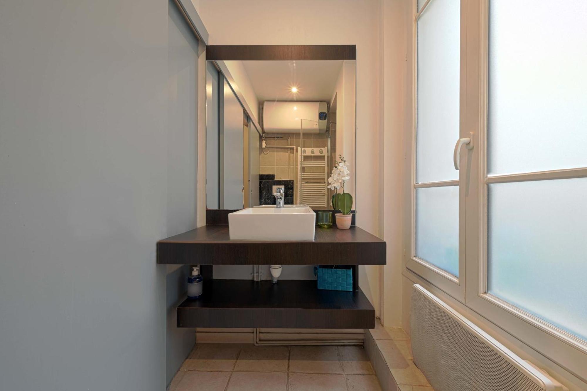 Large Modern Studio Close To The Eiffel Tower And Paris Highlights Apartment Bagian luar foto